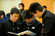 2012年1月　再製アルバム納品セレモニー（石巻市門脇小学校）